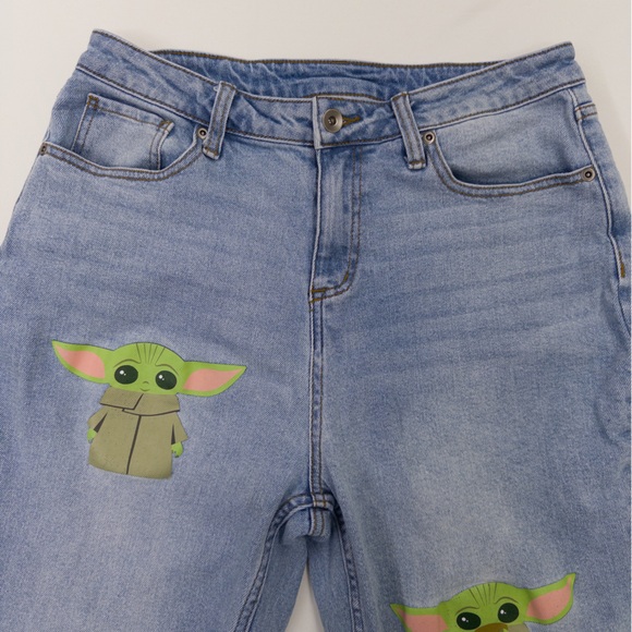Her Universe Star Wars The Mandalorian The Child Mom Jeans Baby Yoda Size 7 EUC - Picture 9 of 14